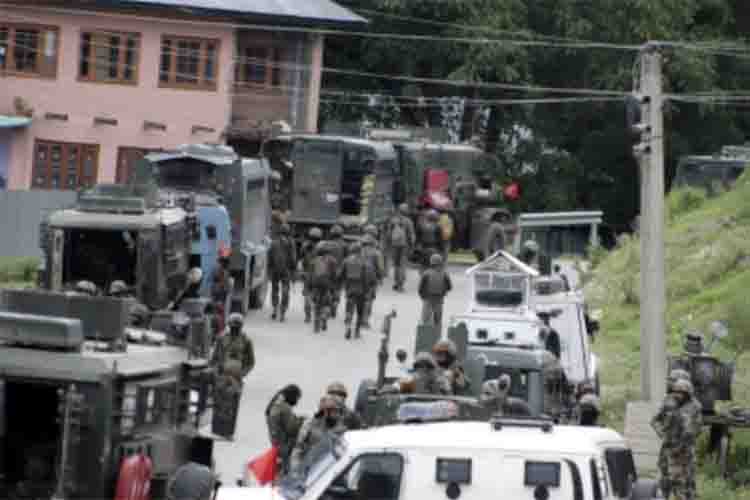 जम्मू-कश्मीर : अनंतनाग में जारी मुठभेड़ में दो जवान घायल